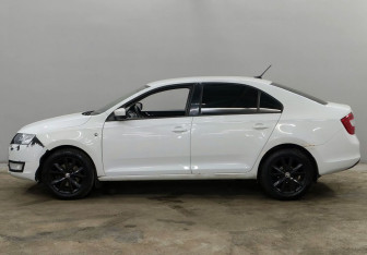 Подержанный автомобиль Skoda Rapid Liftback 2017 года (8 фото)