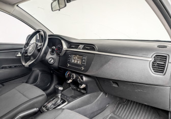 Подержанный автомобиль Kia Rio Hatchback 2021 года (11 фото)