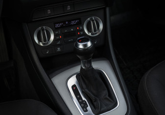 Подержанный автомобиль Audi Q3 2013 года (13 фото)