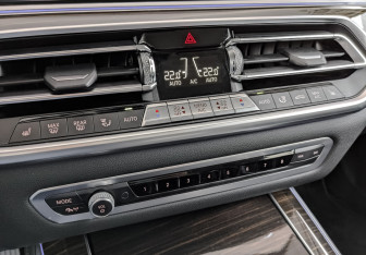 Подержанный автомобиль BMW X5 2021 года (21 фото)