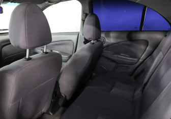 Подержанный автомобиль Nissan Almera Sedan 2003 года (8 фото)