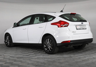 Подержанный автомобиль Ford Focus Hatchback 2017 года (7 фото)