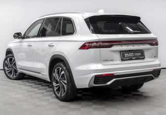 Подержанный автомобиль Geely Monjaro 2023 года (7 фото)