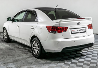 Подержанный автомобиль Kia Cerato Sedan 2011 года (7 фото)