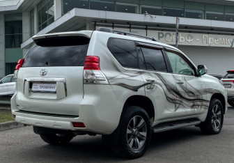 Подержанный автомобиль Toyota Land Cruiser Prado 2012 года (5 фото)