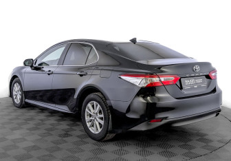 Подержанный автомобиль Toyota Camry Sedan 2019 года (7 фото)