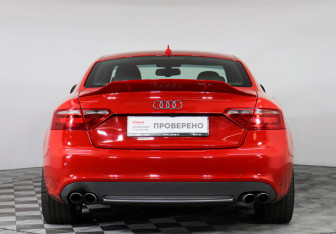Подержанный автомобиль Audi A5 Coupe 2009 года (12 фото)