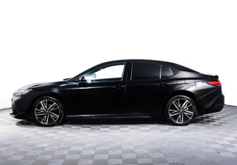 Подержанный автомобиль Toyota Camry Sedan 2024 года (8 фото)