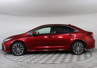 Подержанный автомобиль Toyota Corolla Sedan 2019 года (8 фото)