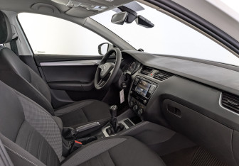 Подержанный автомобиль Skoda Octavia Liftback 2019 года (13 фото)