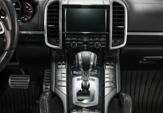Подержанный автомобиль Porsche Cayenne 2015 года (15 фото)