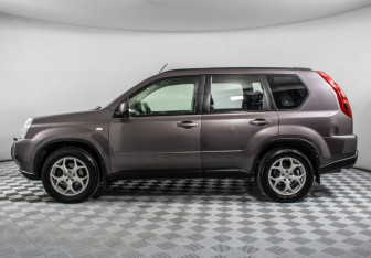 Подержанный автомобиль Nissan X-Trail 2009 года (8 фото)