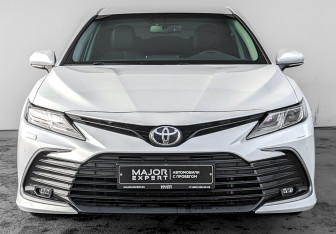 Подержанный автомобиль Toyota Camry Sedan 2022 года (2 фото)
