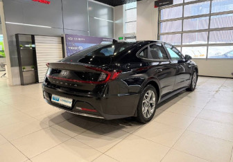 Подержанный автомобиль Hyundai Sonata 2020 года (4 фото)