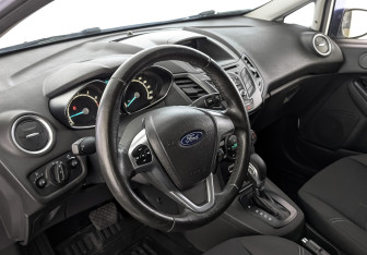 Подержанный автомобиль Ford Fiesta Hatchback 2017 года (15 фото)