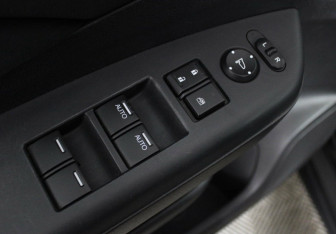 Подержанный автомобиль Honda CR-V 2012 года (9 фото)