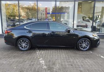 Подержанный автомобиль Lexus ES 2016 года (4 фото)