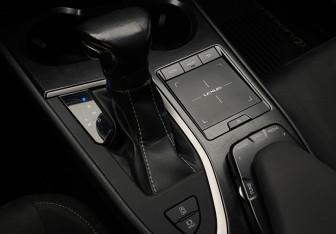 Подержанный автомобиль Lexus UX 2019 года (13 фото)