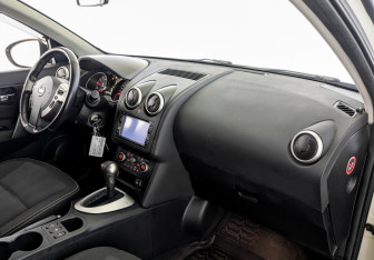 Подержанный автомобиль Nissan Qashqai 2013 года (11 фото)