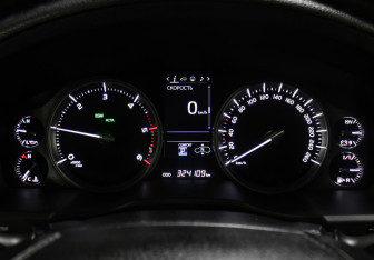 Подержанный автомобиль Toyota Land Cruiser Suv 2018 года (13 фото)