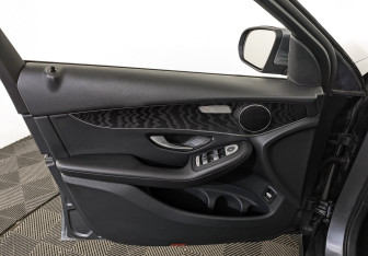 Подержанный автомобиль Mercedes-Benz GLC Coupe 2018 года (19 фото)