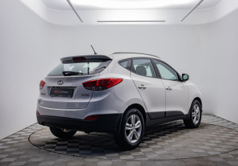 Подержанный автомобиль Hyundai ix35 2012 года (5 фото)
