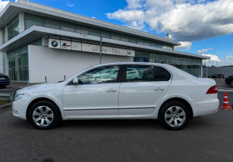 Подержанный автомобиль Skoda Superb Liftback 2013 года (8 фото)