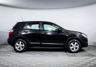 Подержанный автомобиль Nissan Qashqai 2010 года (4 фото)