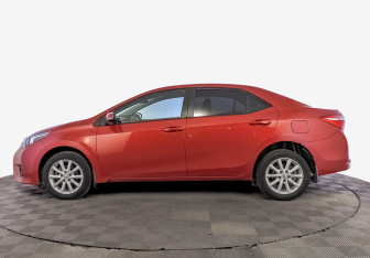 Подержанный автомобиль Toyota Corolla Sedan 2013 года (8 фото)