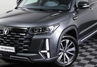 Подержанный автомобиль Changan CS95 2023 года (28 фото)