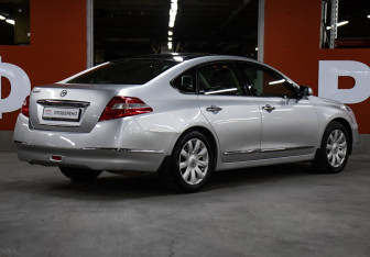 Подержанный автомобиль Nissan Teana 2008 года (5 фото)
