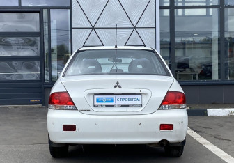 Подержанный автомобиль Mitsubishi Lancer Sedan 2009 года (6 фото)