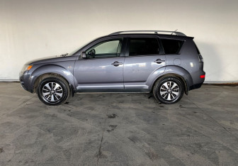 Подержанный автомобиль Mitsubishi Outlander 2007 года (7 фото)