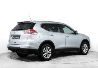 Подержанный автомобиль Nissan X-Trail 2015 года (5 фото)