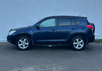 Подержанный автомобиль Toyota RAV4 2007 года (8 фото)