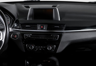 Подержанный автомобиль BMW X1 2016 года (13 фото)