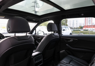 Подержанный автомобиль Audi Q7 2020 года (21 фото)