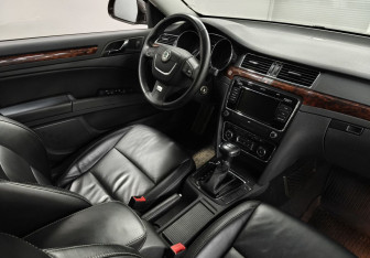 Подержанный автомобиль Skoda Superb Wagon 2013 года (11 фото)