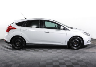 Подержанный автомобиль Ford Focus Hatchback 2011 года (4 фото)