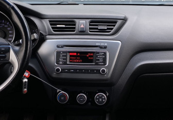 Подержанный автомобиль Kia Rio Sedan 2016 года (12 фото)
