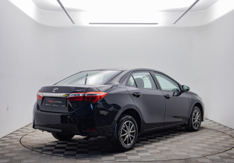 Подержанный автомобиль Toyota Corolla Sedan 2014 года (5 фото)