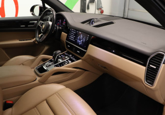 Подержанный автомобиль Porsche Cayenne 2021 года (25 фото)