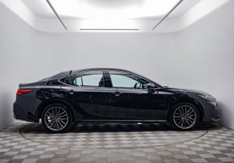 Подержанный автомобиль Toyota Camry Sedan 2025 года (4 фото)