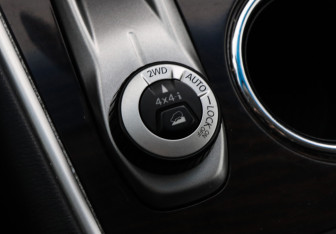 Подержанный автомобиль Nissan Pathfinder 2016 года (14 фото)