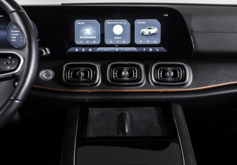 Подержанный автомобиль Jaecoo J8 2024 года (14 фото)