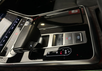 Подержанный автомобиль Audi Q8 2019 года (20 фото)