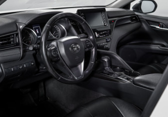 Подержанный автомобиль Toyota Camry Sedan 2021 года (14 фото)