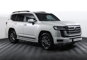 Подержанный автомобиль Toyota Land Cruiser Suv 2021 года (3 фото)