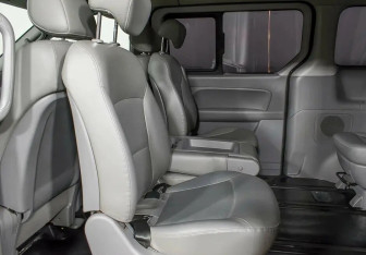 Подержанный автомобиль Hyundai Grand Starex 2014 года (10 фото)