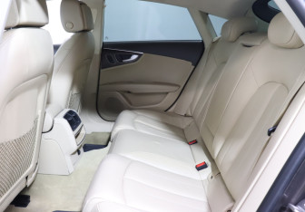 Подержанный автомобиль Audi A7 2011 года (10 фото)